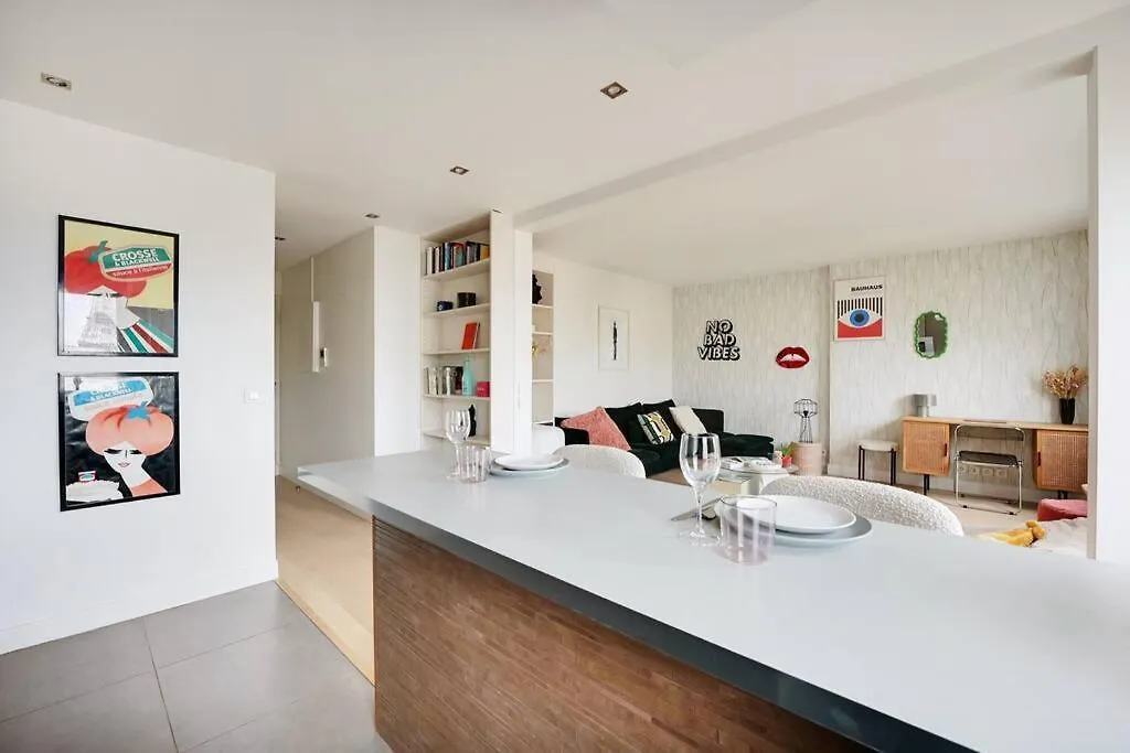 Eiffel Tower View - Charming Artist Apartment - Gethosted Paris 0*,