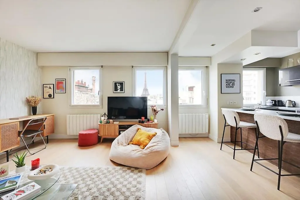 Eiffel Tower View - Charming Artist Apartment - Gethosted Paris